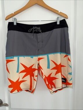 Quiksilver Gray, Orange & Cream Palm-Pattern Board Shorts size 33”